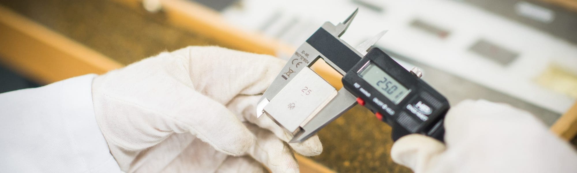Calibration of the calliper with a reference gauge block